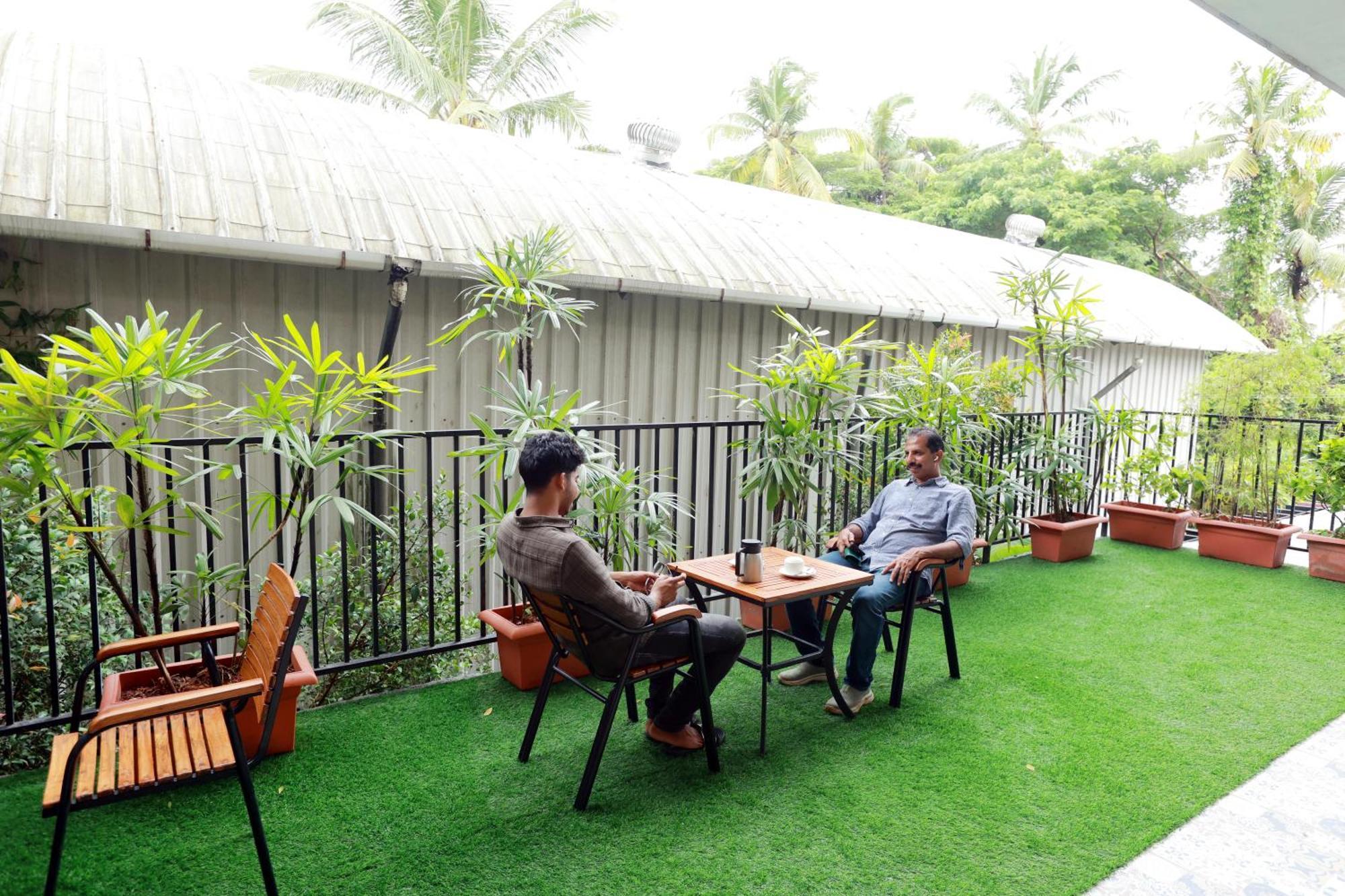 ホテル Cmk Habitat Centre Kochi エクステリア 写真